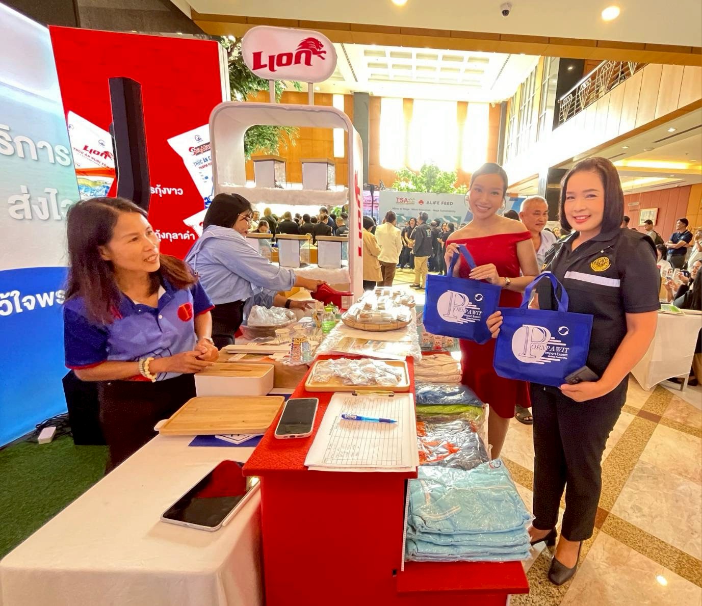 title - ผู้ตรวจราชการ ส.ป.ก. ร่วมงานสัมมนาวิชาการชมรมผู้เลี้ยงกุ้งท่าทอง ครั้งที่ 4 ปี 69 จังหวัดสุราษฎร์ธานี